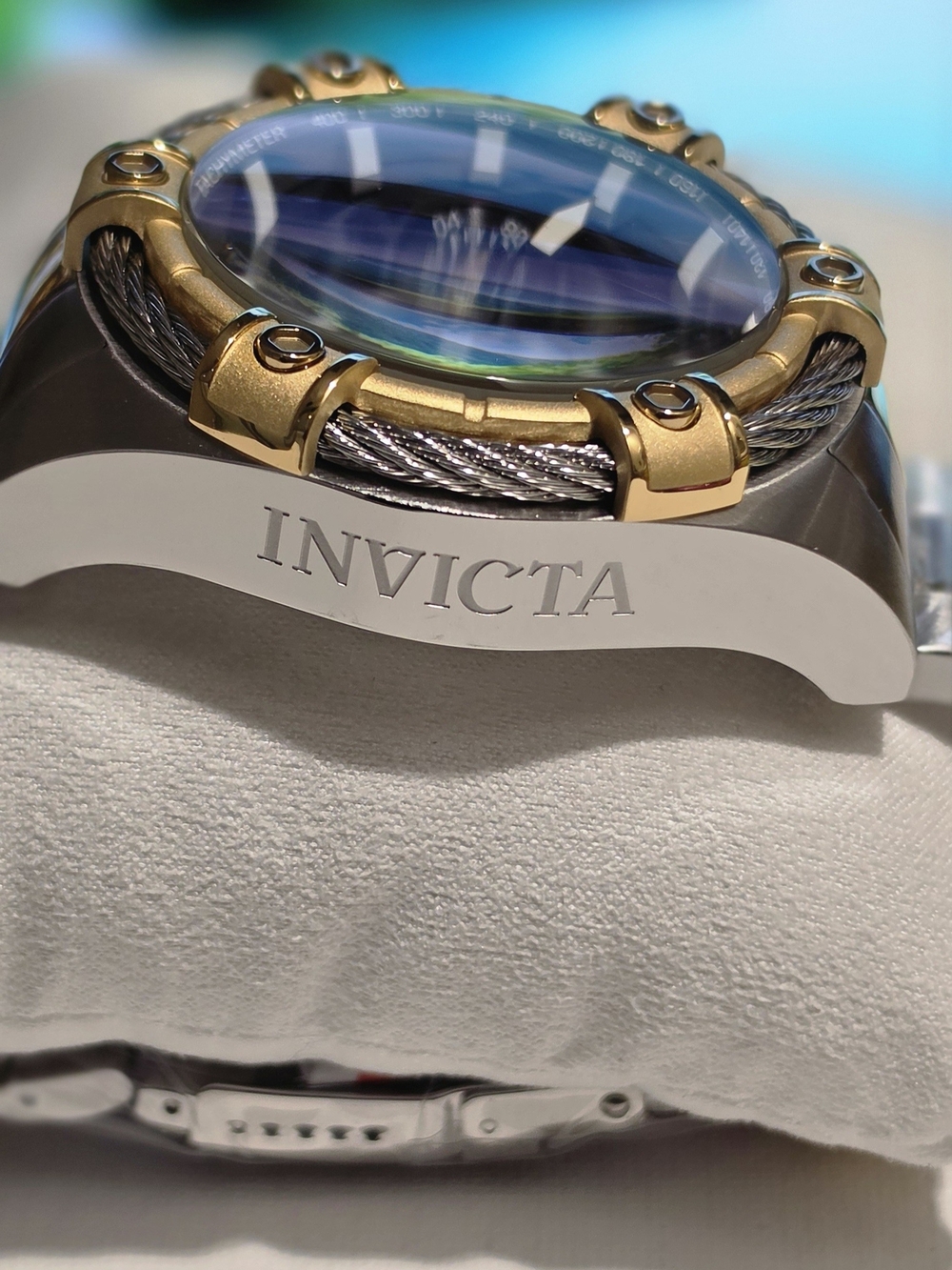 Invicta Bolt Ace 49748 Men’s 52mm Two-Tone Gold Steel Watch - Picture 7 of 8